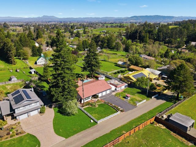 5174 Blank Rd, Sebastopol, CA 95472