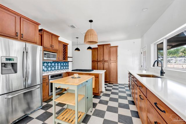 2016 E Scott St, Pensacola, FL 32503