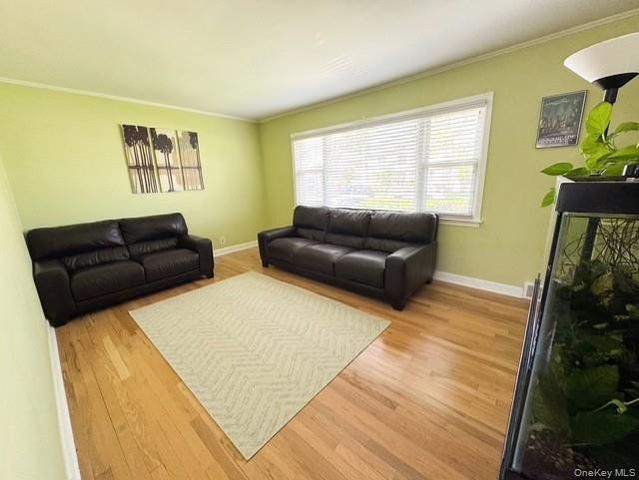 4 Powell Place, New Hyde Park, NY 11040