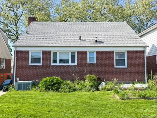 4 Powell Place, New Hyde Park, NY 11040