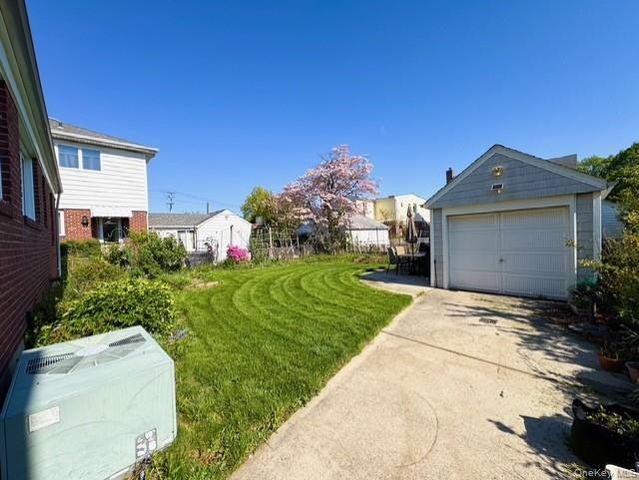4 Powell Place, New Hyde Park, NY 11040