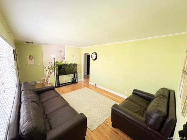 4 Powell Place, New Hyde Park, NY 11040