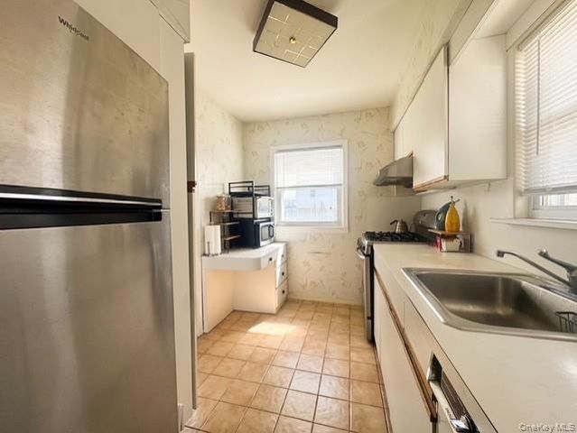 4 Powell Place, New Hyde Park, NY 11040
