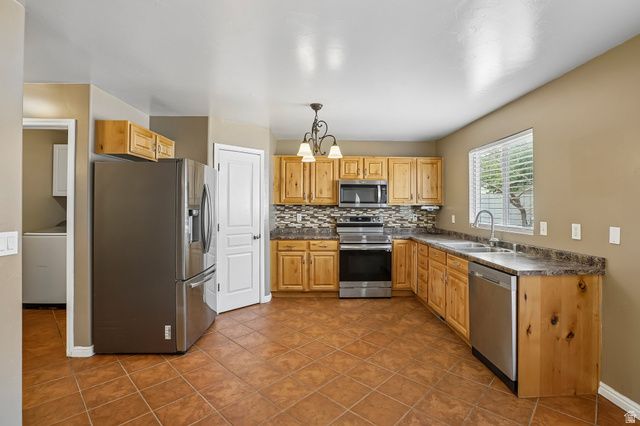 8224 S OAK DR, West Jordan, UT 84081