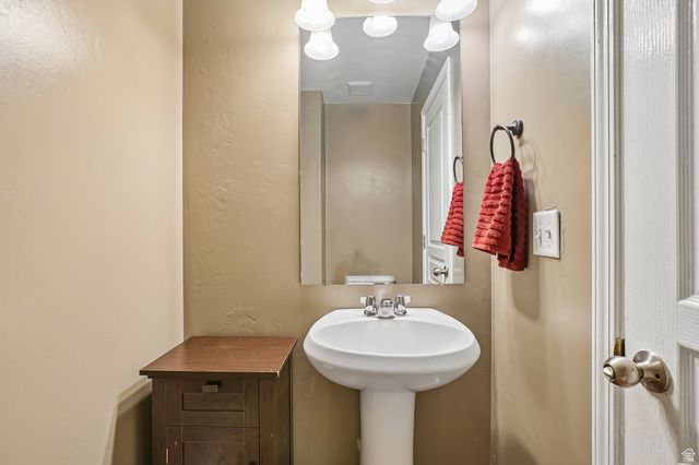 8224 S OAK DR, West Jordan, UT 84081