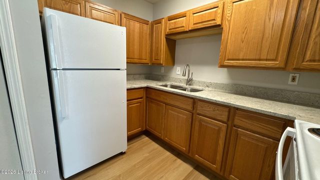 4101 Blue Lick Ct 3, Louisville, KY 40229