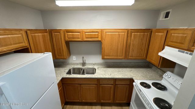 4101 Blue Lick Ct 3, Louisville, KY 40229