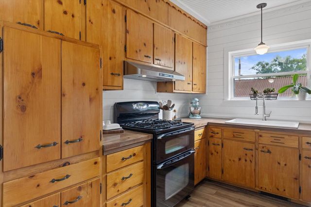 409 W Clark STREET, Jefferson, WI 53549