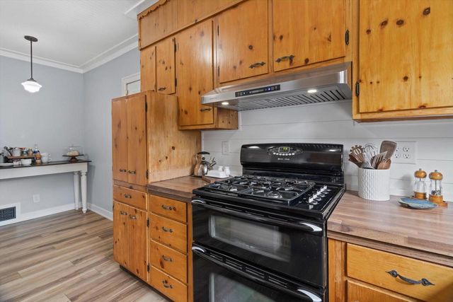 409 W Clark STREET, Jefferson, WI 53549