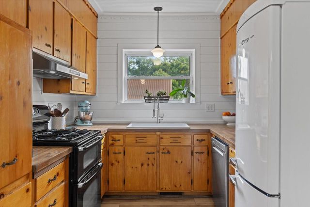 409 W Clark STREET, Jefferson, WI 53549