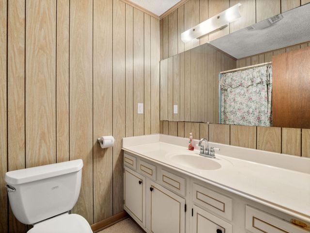 110 Koenck Ln, Leesville, LA 71446