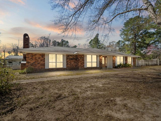 110 Koenck Ln, Leesville, LA 71446