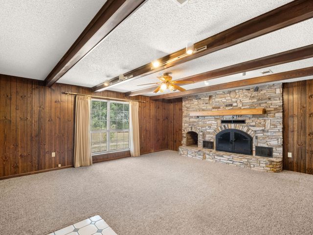 110 Koenck Ln, Leesville, LA 71446