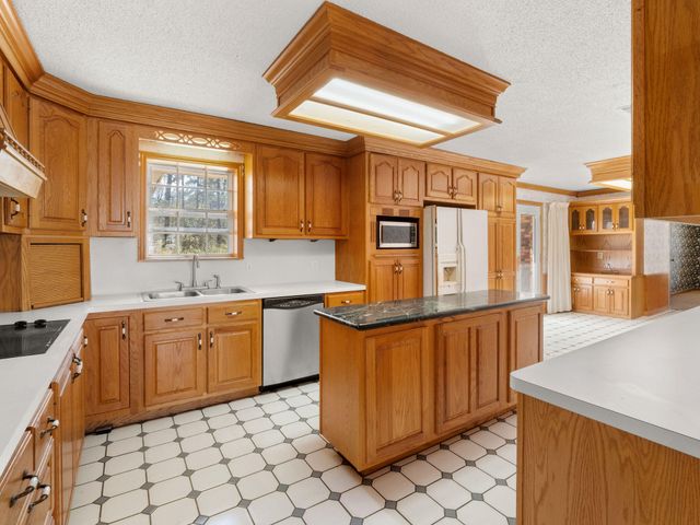 110 Koenck Ln, Leesville, LA 71446