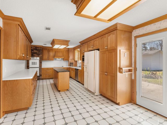 110 Koenck Ln, Leesville, LA 71446