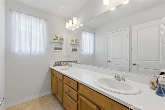 7811 Calisia, Fontana, CA 92336