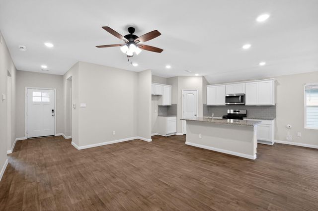 206 ADDISON PL, Lockhart, TX 78644