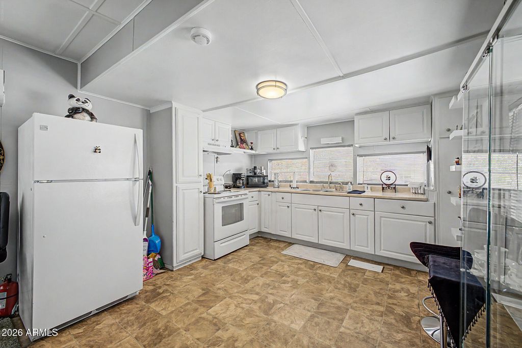 Image 8 of property listing at 10401 N CAVE CREEK Road 158, Phoenix, AZ 85020