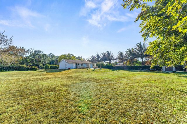 12895 Persimmon Boulevard, The Acreage, FL 33411