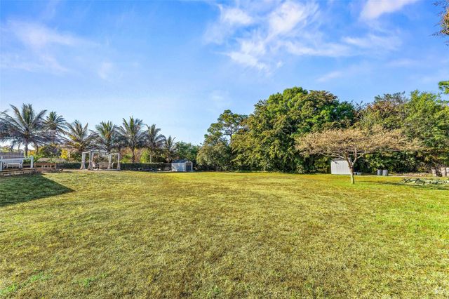 12895 Persimmon Boulevard, The Acreage, FL 33411