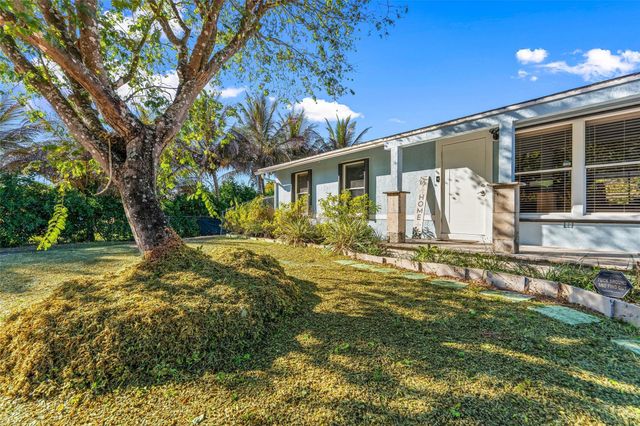 12895 Persimmon Boulevard, The Acreage, FL 33411