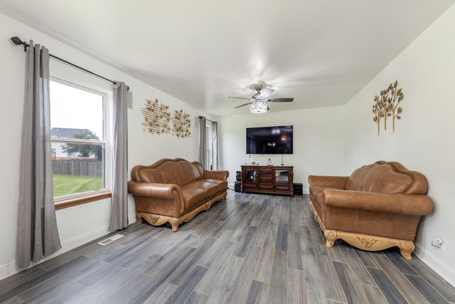 2716 Middleton Court, Aurora, IL 60503