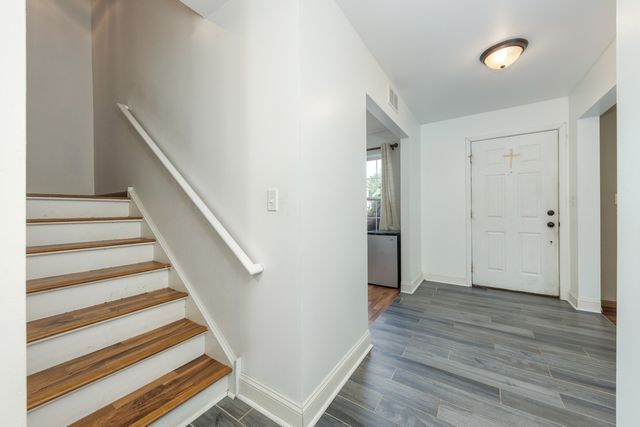 2716 Middleton Court, Aurora, IL 60503