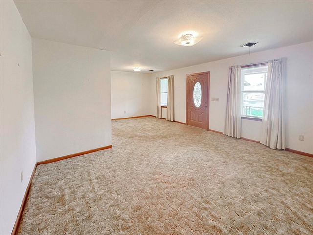 419 N Knox Ave, Giddings, TX 78942