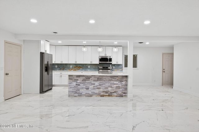 6041 HARLOW Boulevard, Jacksonville, FL 32210