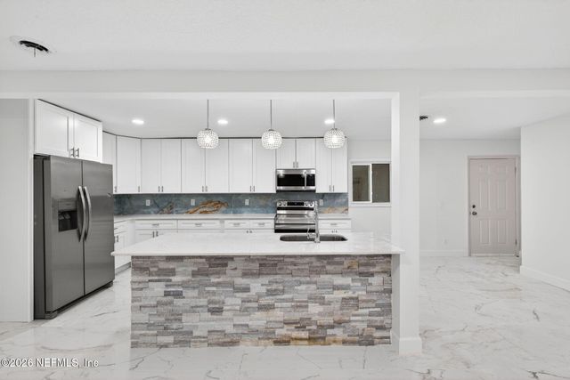 6041 HARLOW Boulevard, Jacksonville, FL 32210