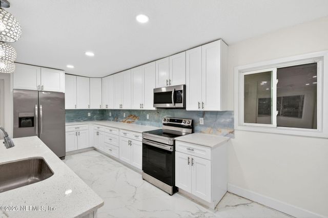 6041 HARLOW Boulevard, Jacksonville, FL 32210