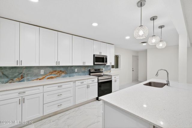 6041 HARLOW Boulevard, Jacksonville, FL 32210