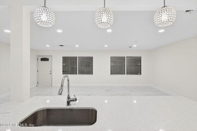 6041 HARLOW Boulevard, Jacksonville, FL 32210