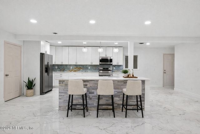 6041 HARLOW Boulevard, Jacksonville, FL 32210