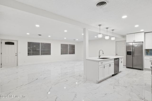 6041 HARLOW Boulevard, Jacksonville, FL 32210