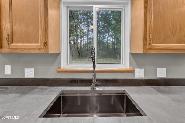 10660 Frankfort Road, Holland, OH 43528