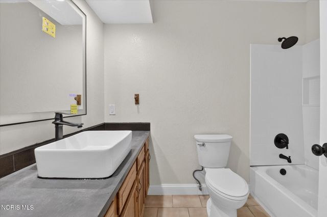 10660 Frankfort Road, Holland, OH 43528