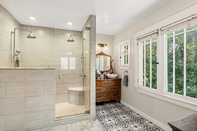 610 S Holly Street, Medford, OR 97501