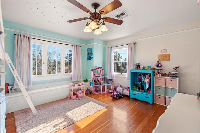 610 S Holly Street, Medford, OR 97501