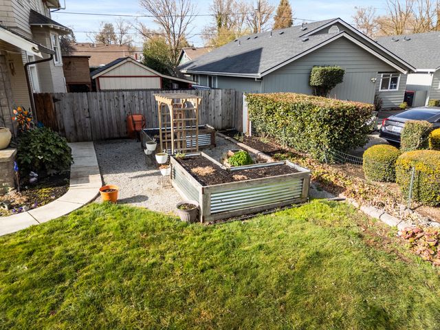 610 S Holly Street, Medford, OR 97501