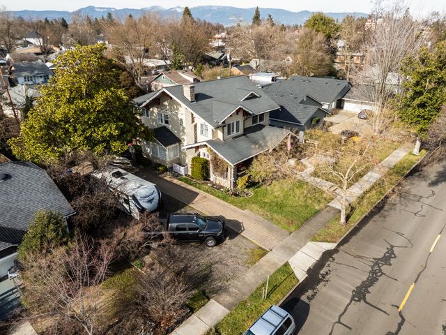 610 S Holly Street, Medford, OR 97501