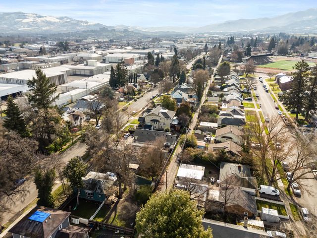 610 S Holly Street, Medford, OR 97501