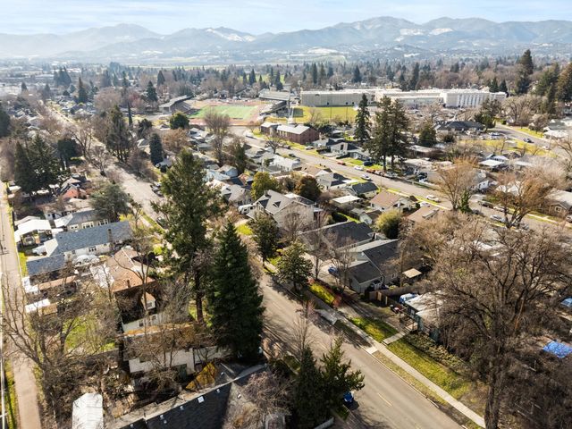 610 S Holly Street, Medford, OR 97501