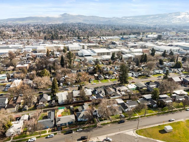 610 S Holly Street, Medford, OR 97501