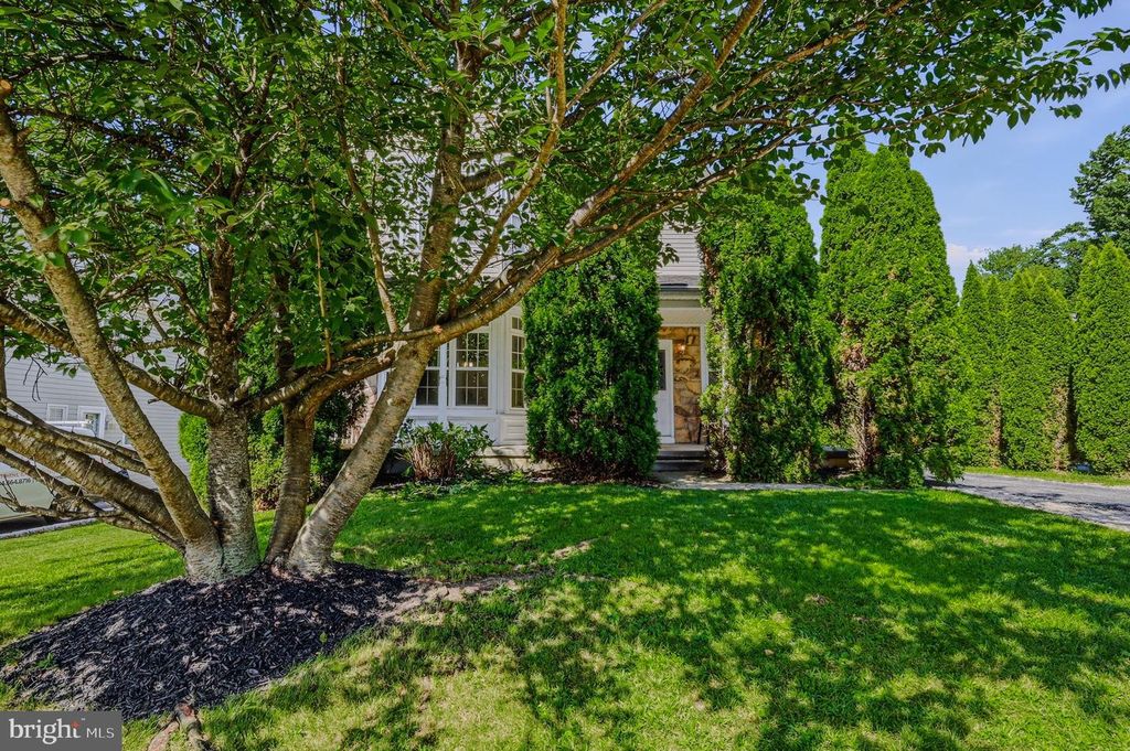 805 MILMONT AVE, SWARTHMORE, PA 19081 — photo 2