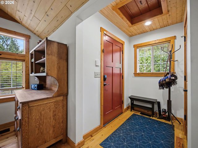 60111 E SLEEPY HOLLOW Dr, Sandy, OR 97055