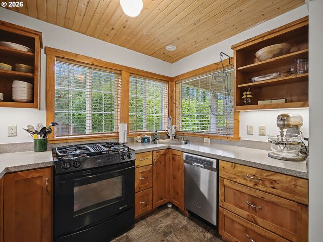 60111 E SLEEPY HOLLOW Dr, Sandy, OR 97055