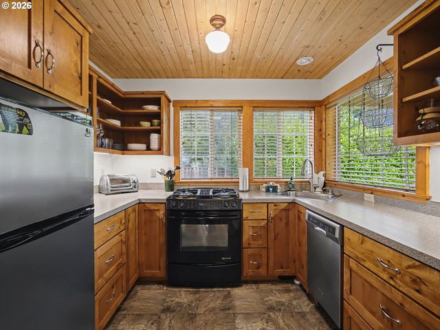 60111 E SLEEPY HOLLOW Dr, Sandy, OR 97055