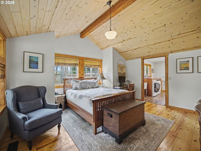 60111 E SLEEPY HOLLOW Dr, Sandy, OR 97055