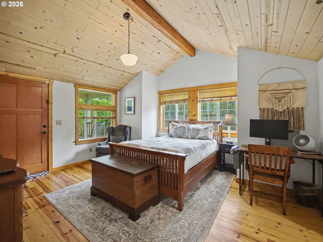 60111 E SLEEPY HOLLOW Dr, Sandy, OR 97055